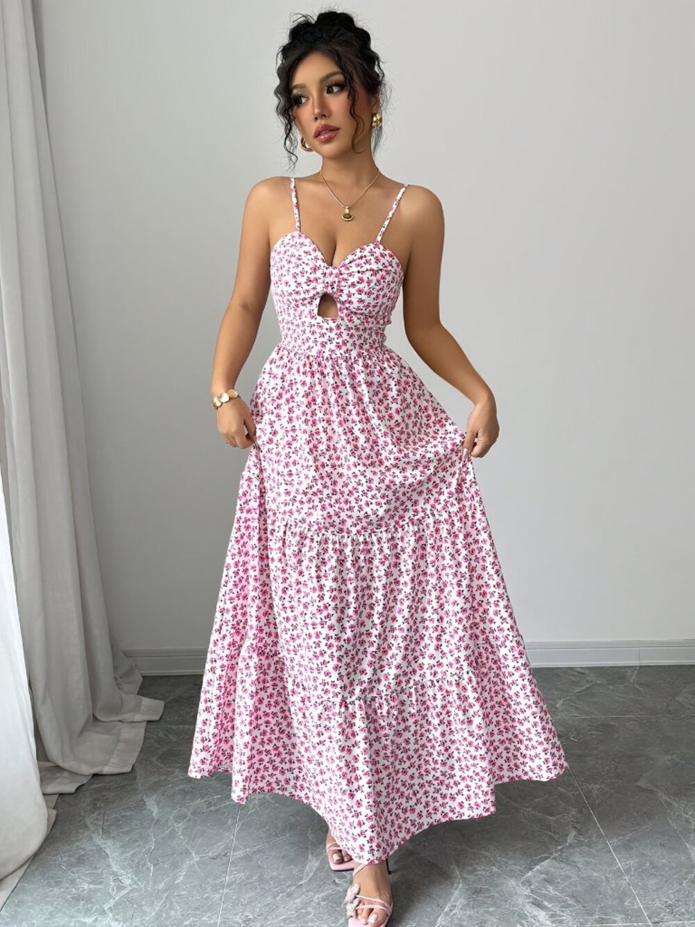 Sexy and fashionable spaghetti-strap button-up back bow dress